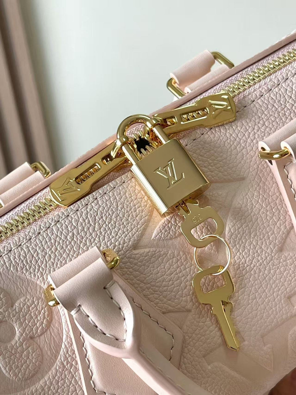 LV  SPEEDY BANDOULIÈRE 20 (pink)