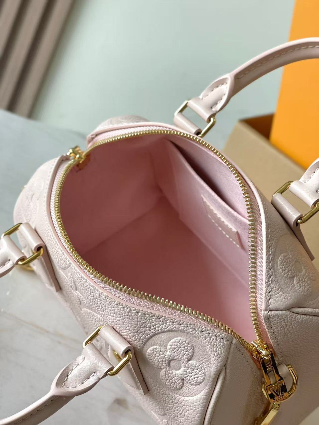 LV  SPEEDY BANDOULIÈRE 20 (pink)