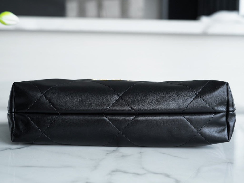 CHANEL 22 bag