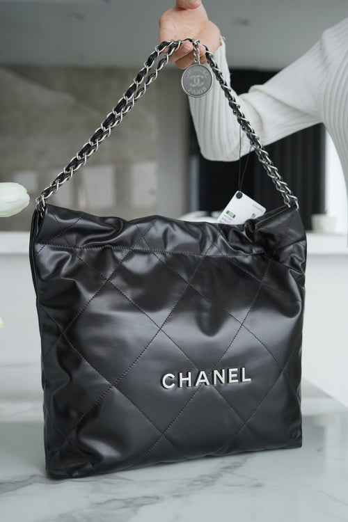 CHANEL 22 bag