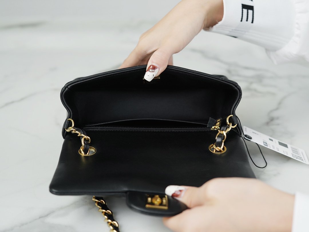 CHANEL Classic Flap