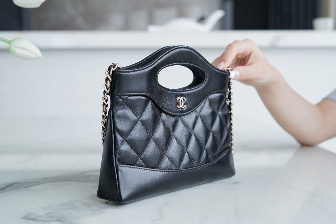 CHANEL 31bag nano