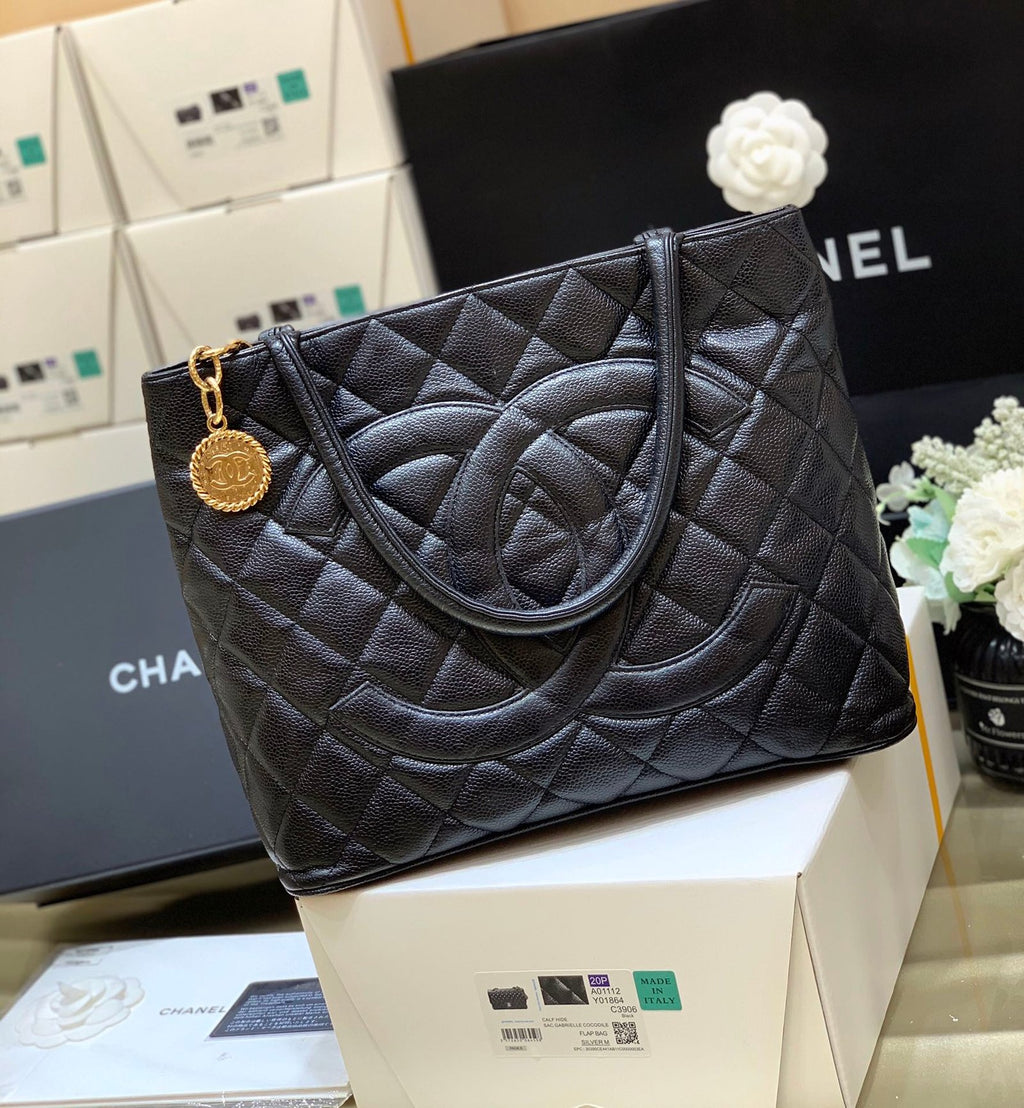CHANEL Hilton