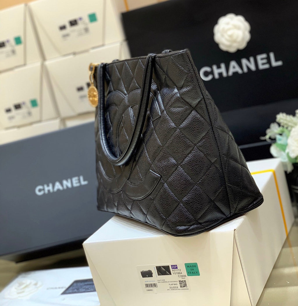 CHANEL Hilton