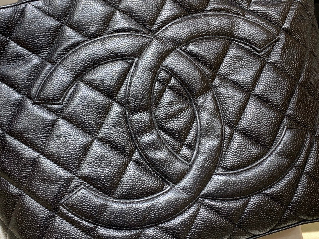 CHANEL Hilton