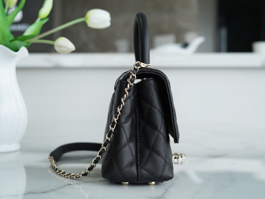 CHANEL CoCo handle