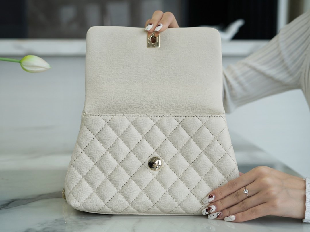 CHANEL CoCo handle