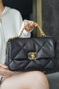 CHANEL 19bag