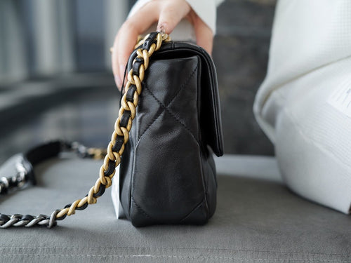 CHANEL 19bag