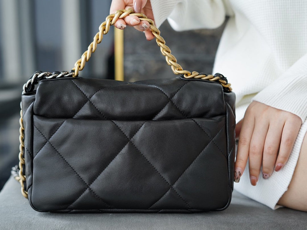 CHANEL 19bag
