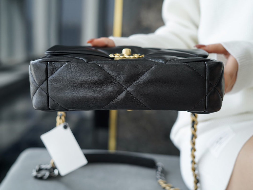 CHANEL 19bag