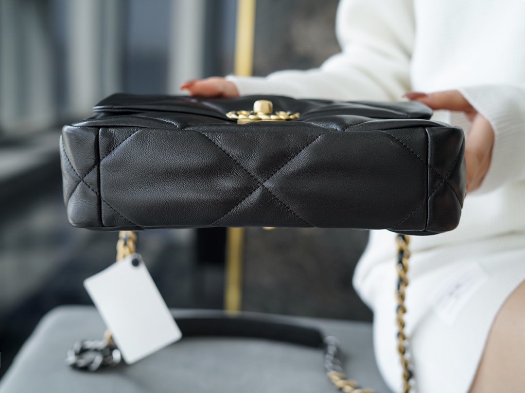 CHANEL 19bag