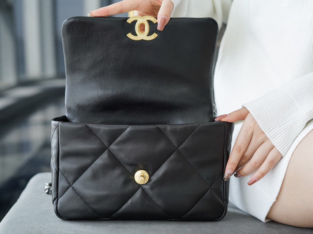 CHANEL 19bag