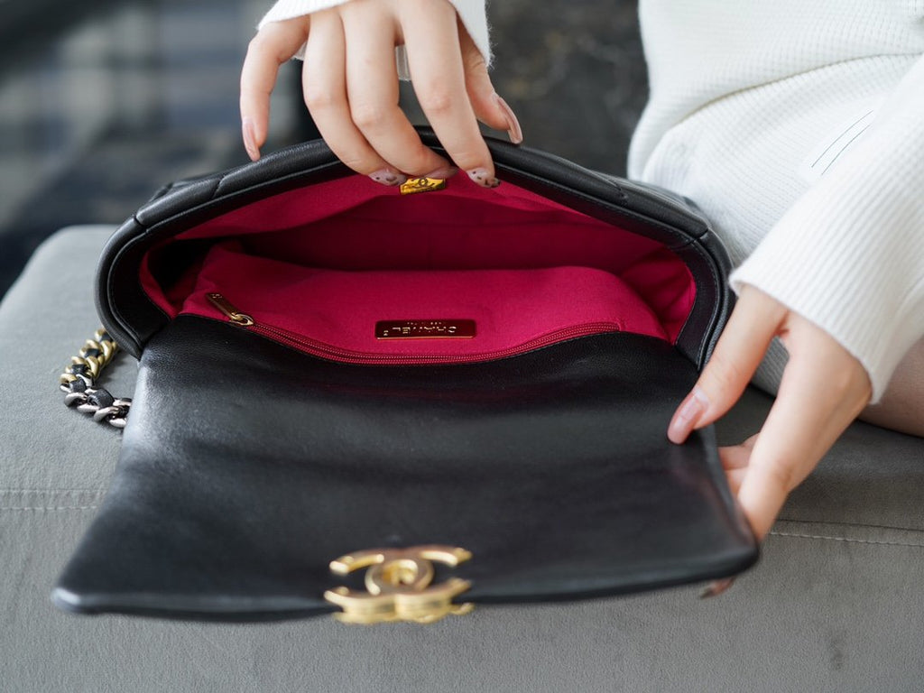 CHANEL 19bag