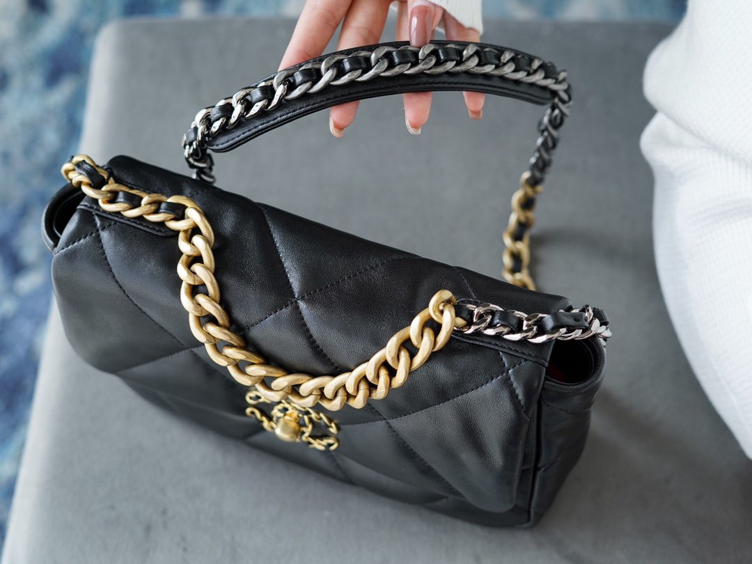 CHANEL 19bag
