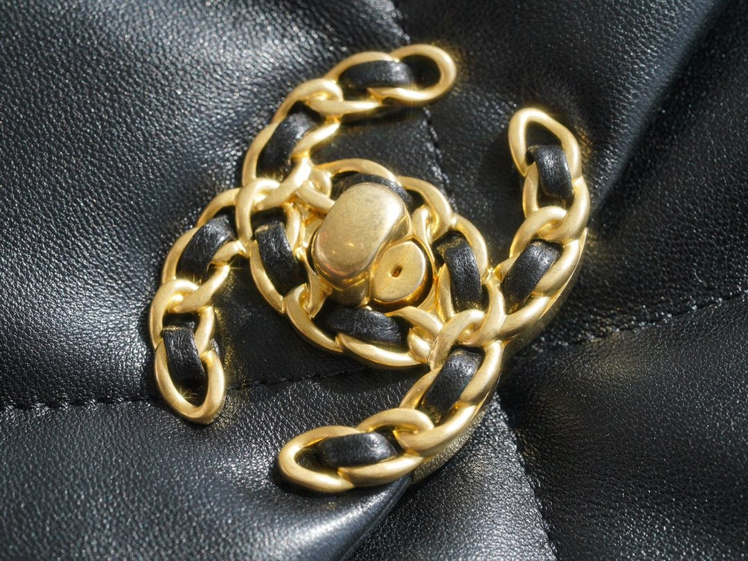 CHANEL 19bag