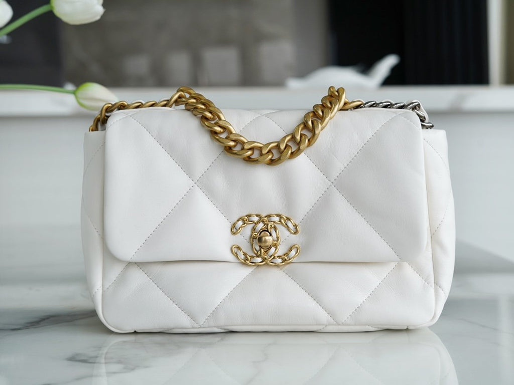 CHANEL 19bag