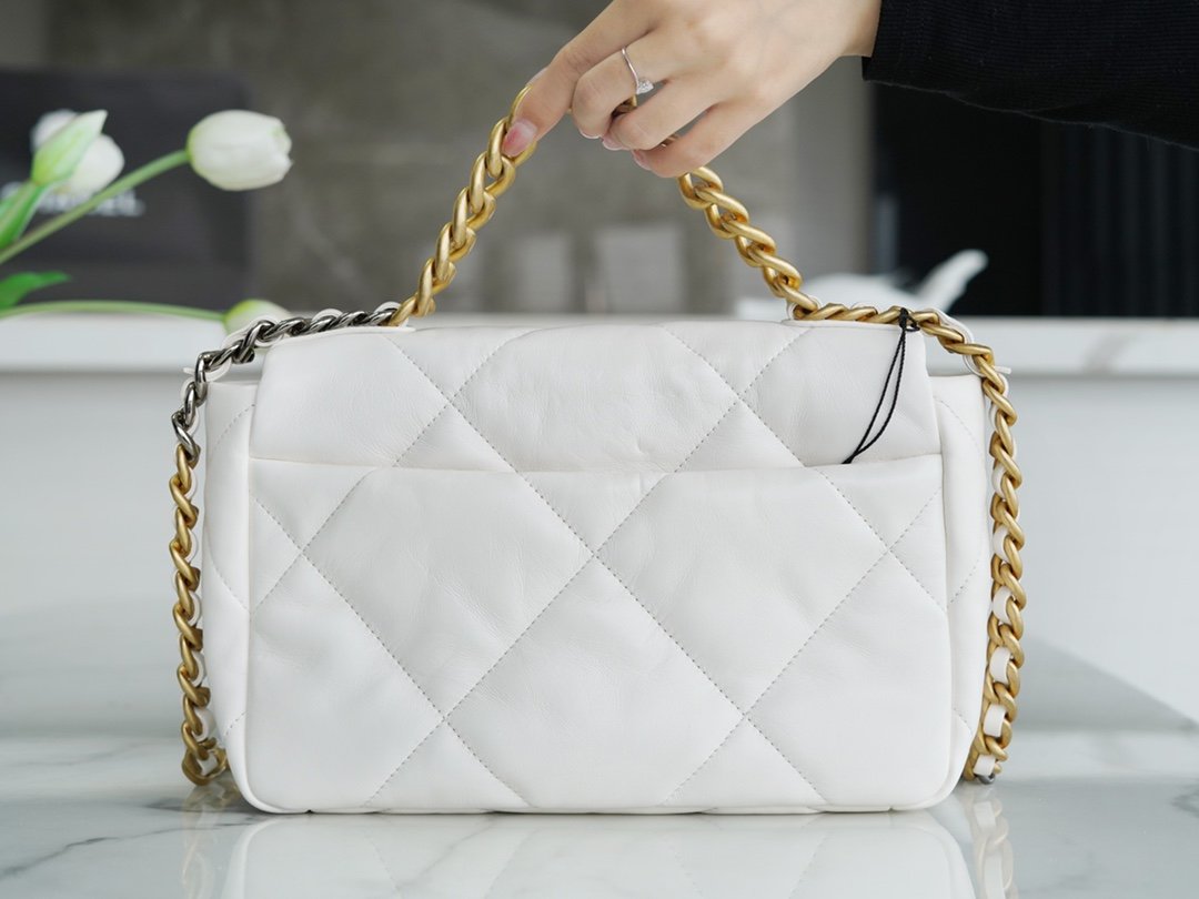 CHANEL 19bag