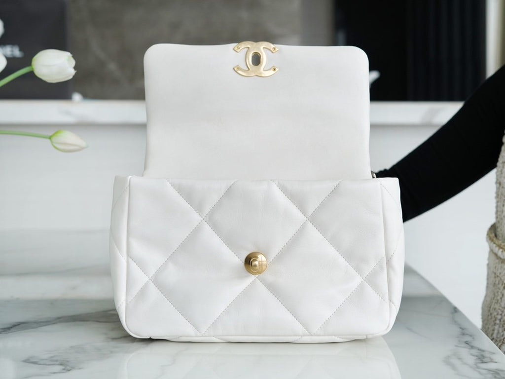 CHANEL 19bag