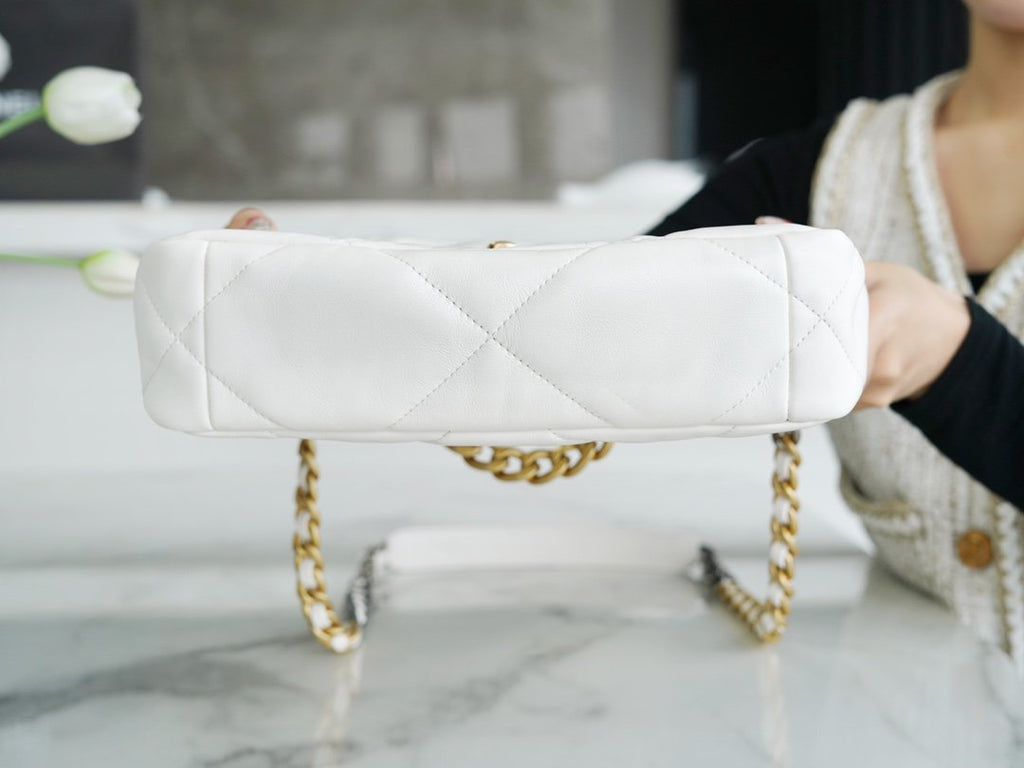 CHANEL 19bag