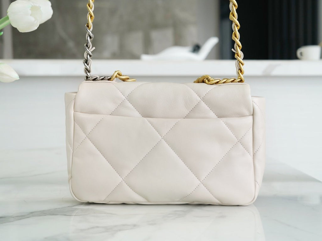 CHANEL 19bag