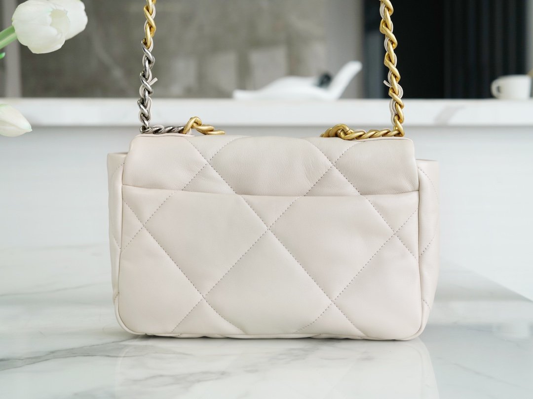 CHANEL 19bag