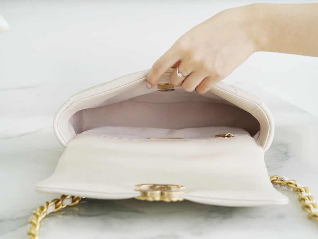 CHANEL 19bag