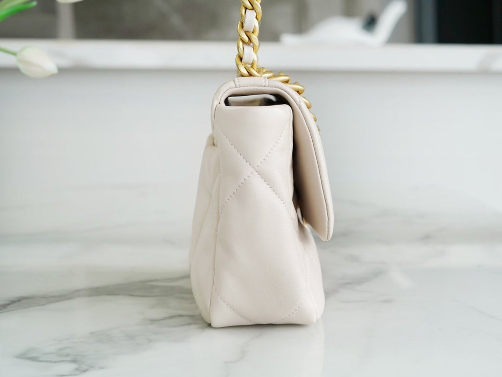 CHANEL 19bag