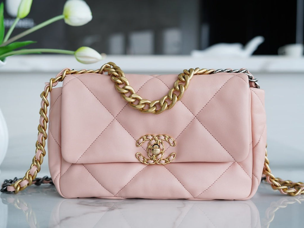CHANEL 19bag