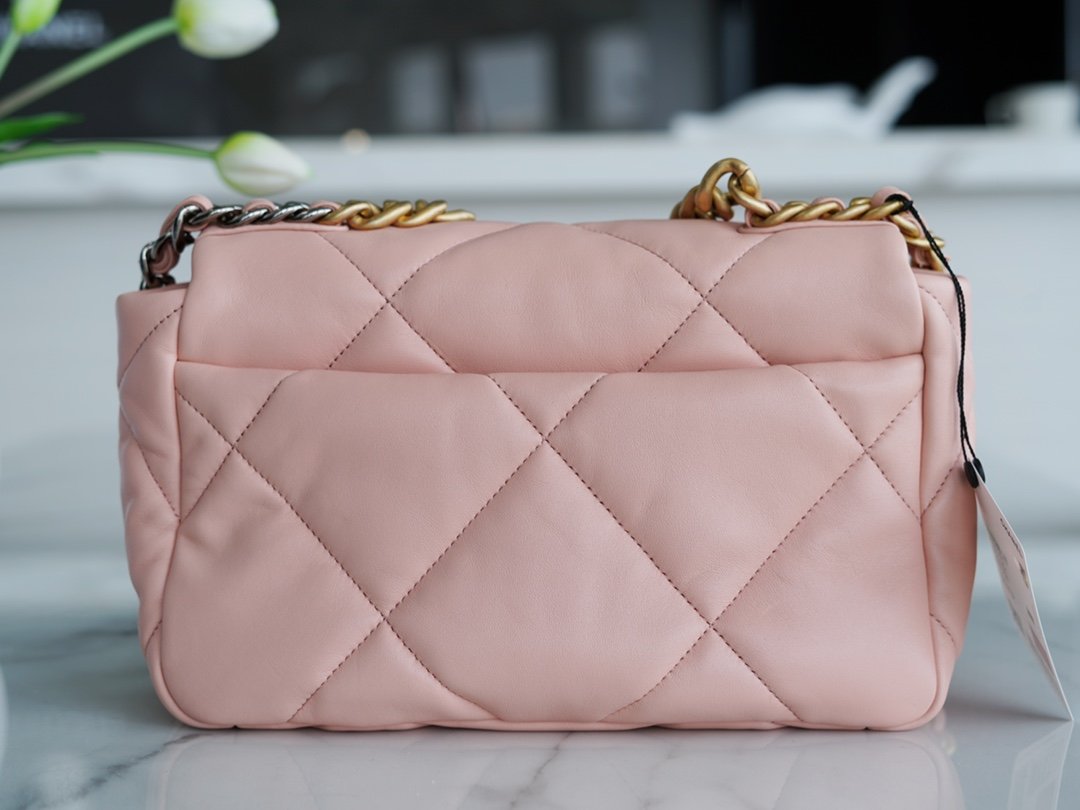 CHANEL 19bag