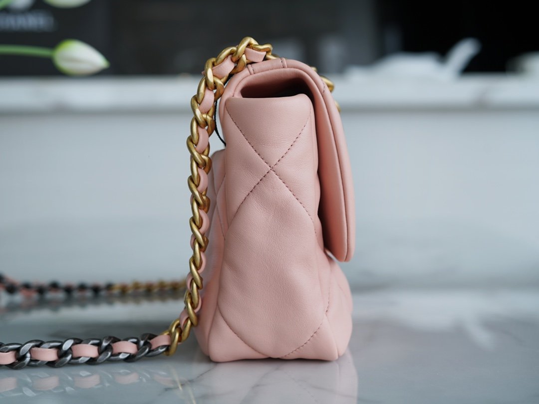CHANEL 19bag