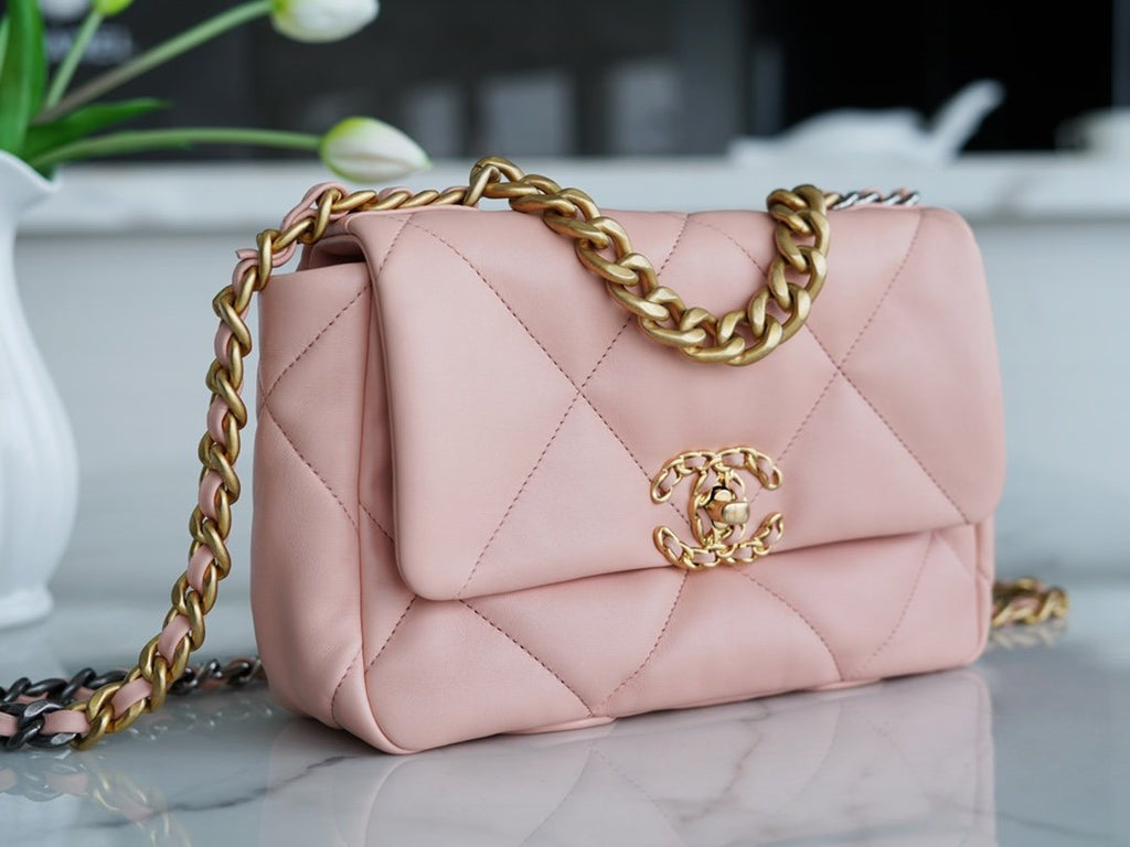 CHANEL 19bag