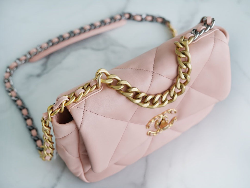 CHANEL 19bag
