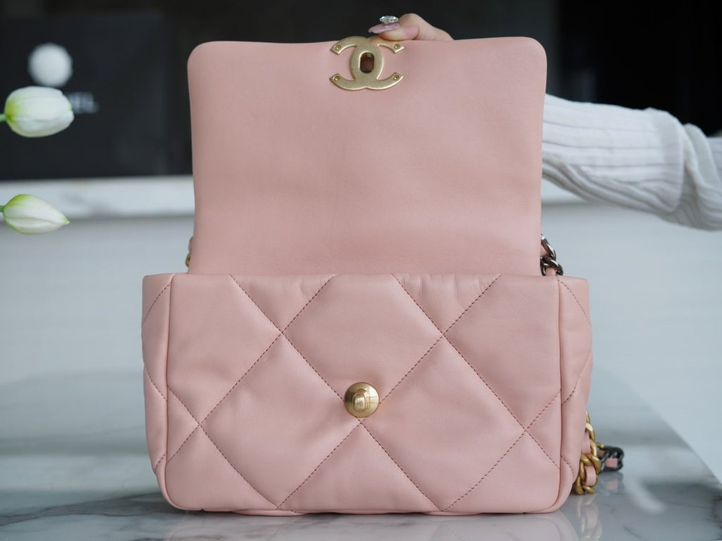 CHANEL 19bag