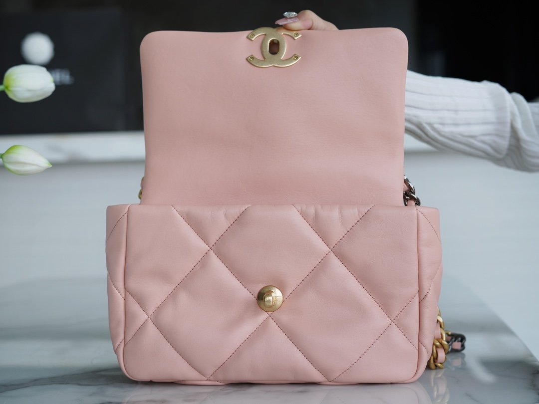 CHANEL 19bag
