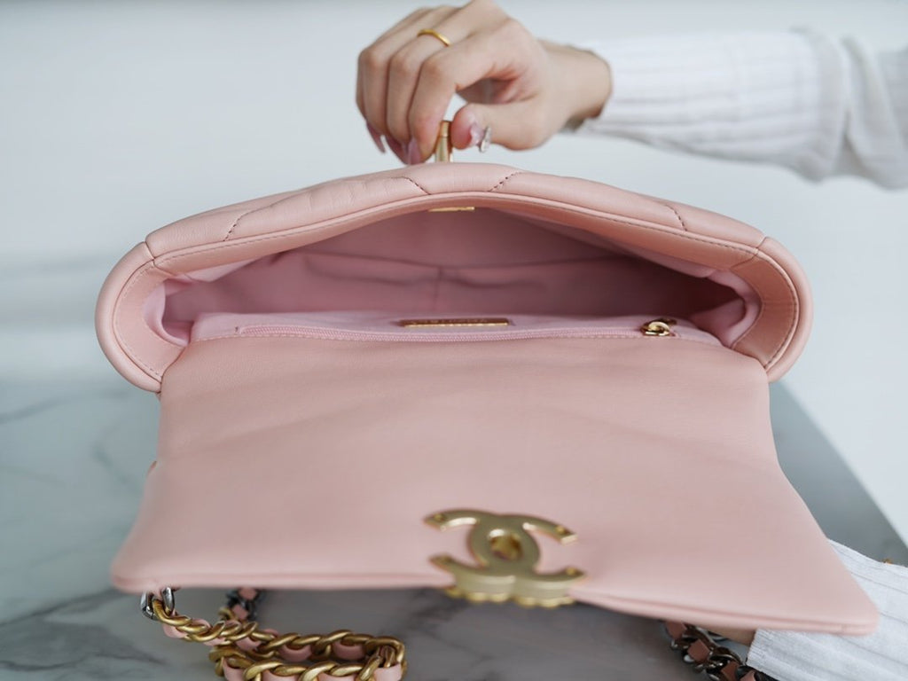 CHANEL 19bag
