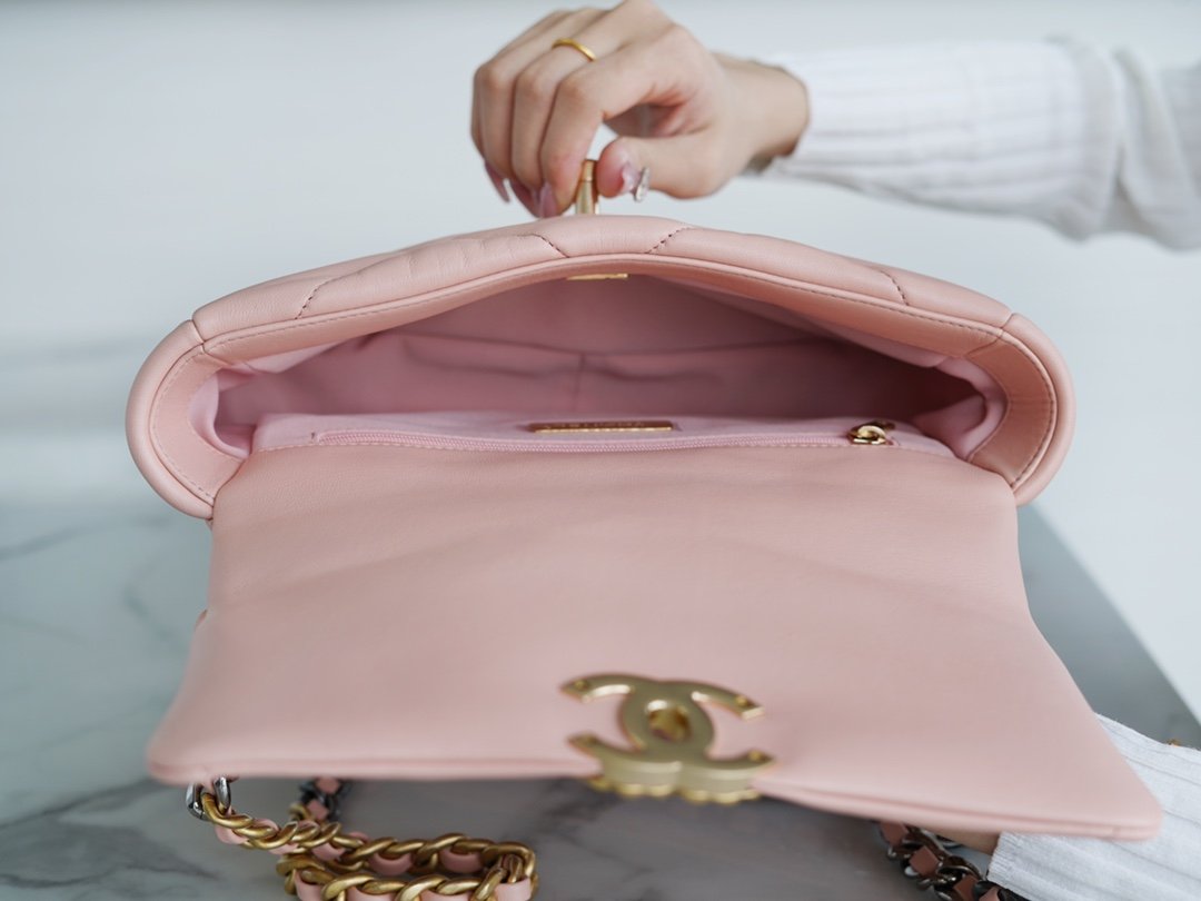 CHANEL 19bag