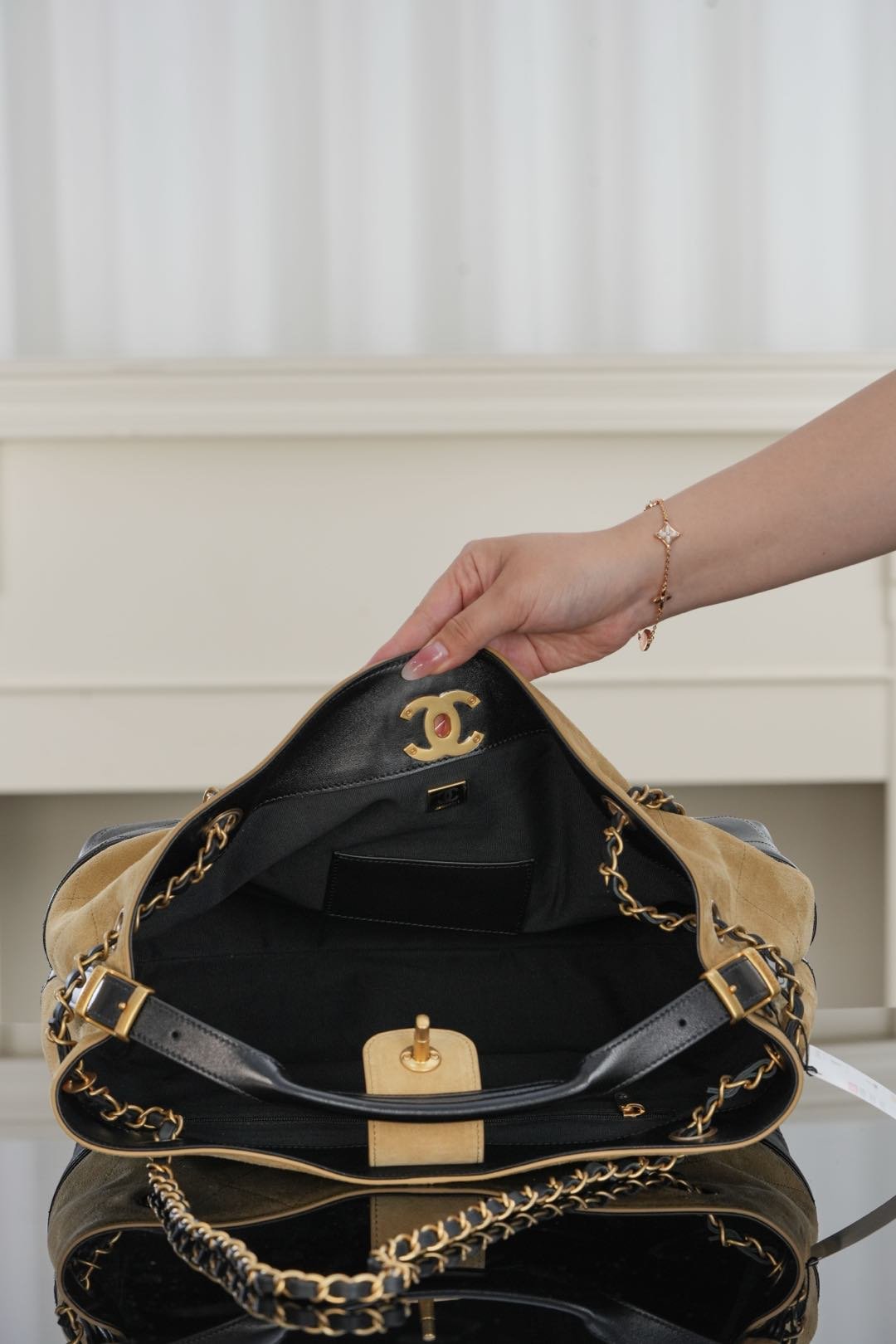 CHANEL 25bag