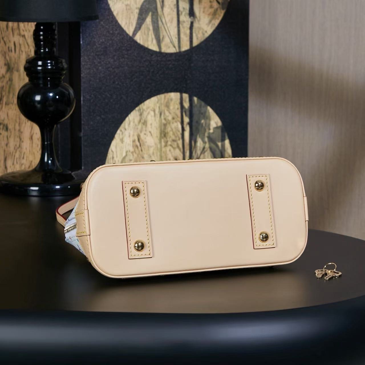 LV White Tricolor Alma