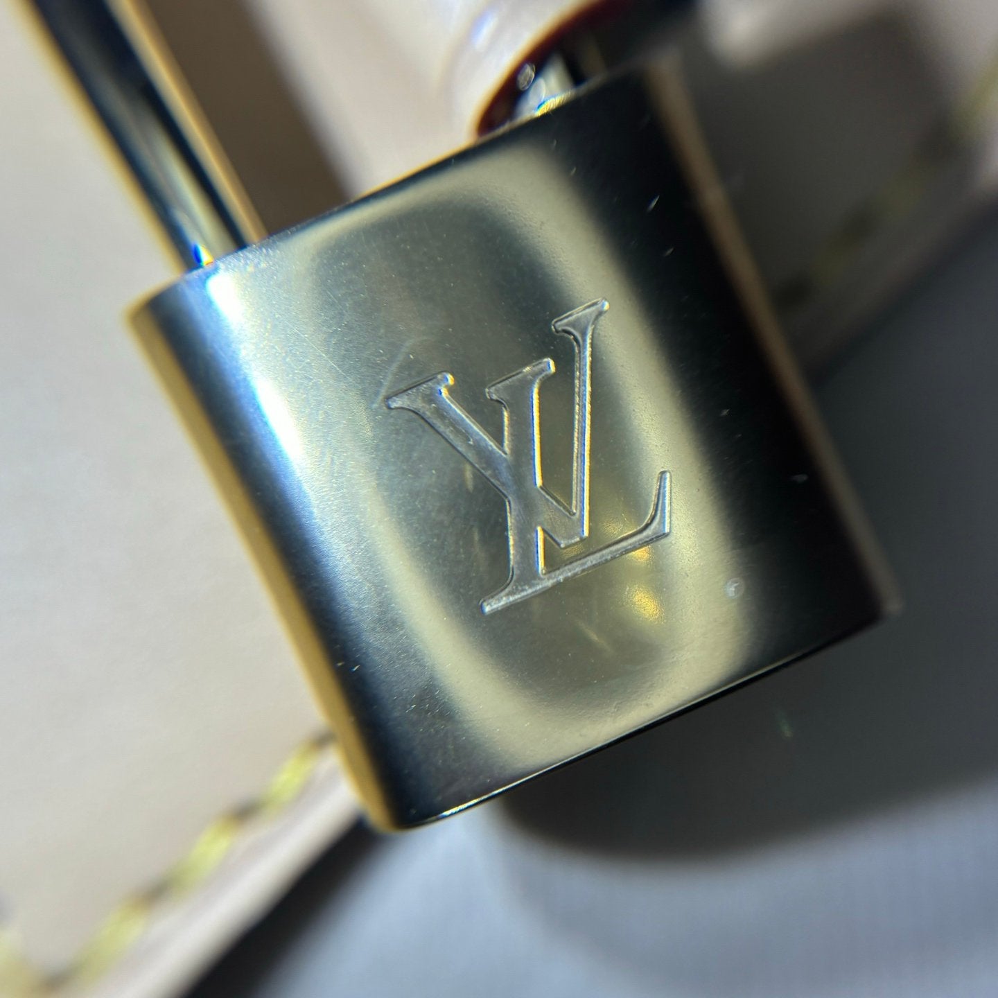 LV White Tricolor ALL IN BB