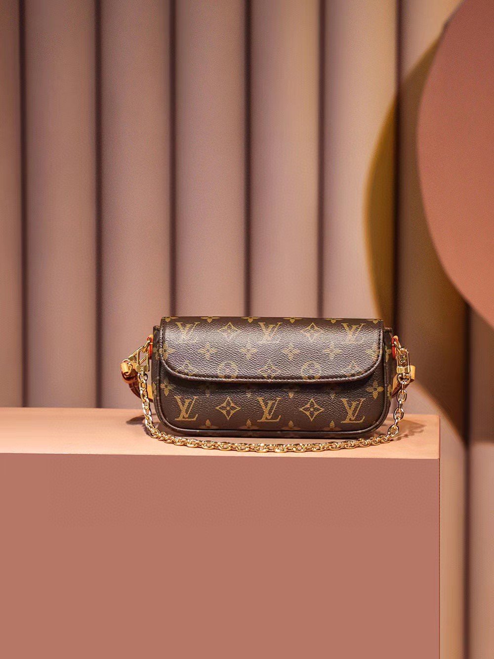 LV  IVY