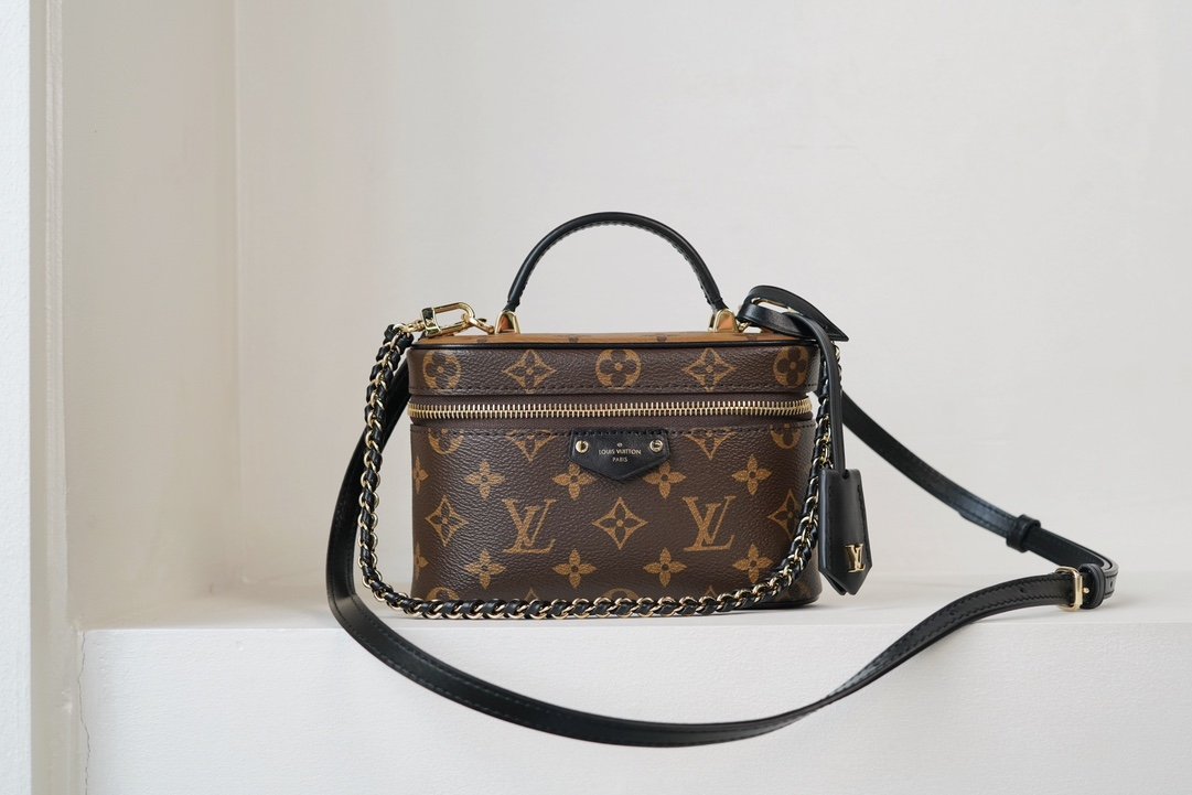 LV Vanity Chain Pouch