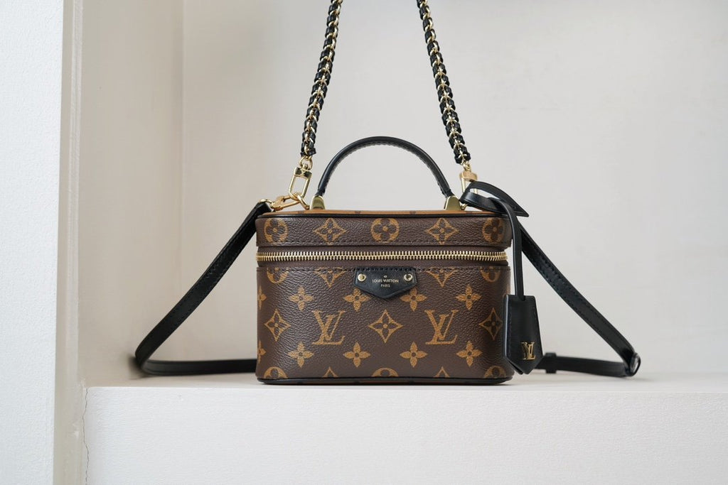 LV Vanity Chain Pouch