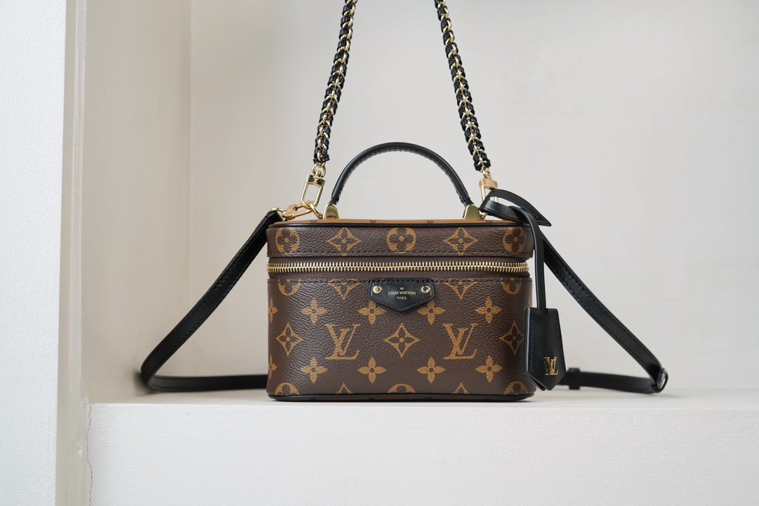 LV Vanity Chain Pouch
