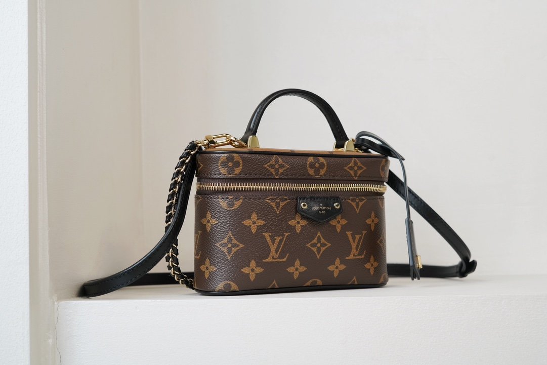 LV Vanity Chain Pouch