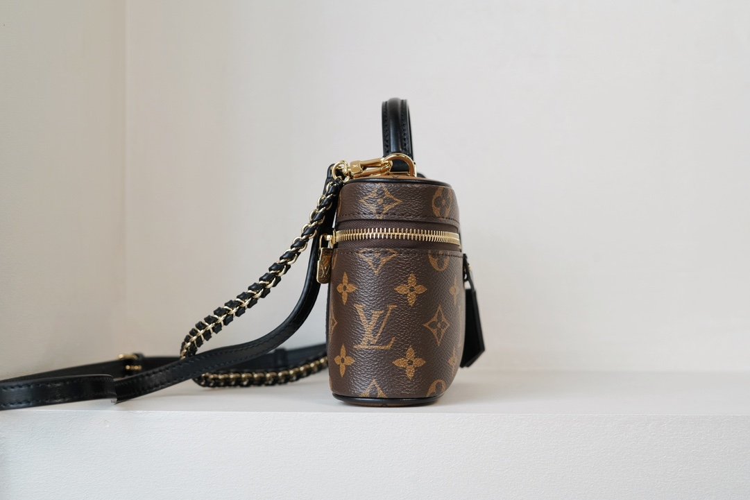 LV Vanity Chain Pouch
