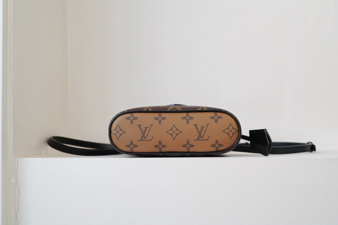 LV Vanity Chain Pouch