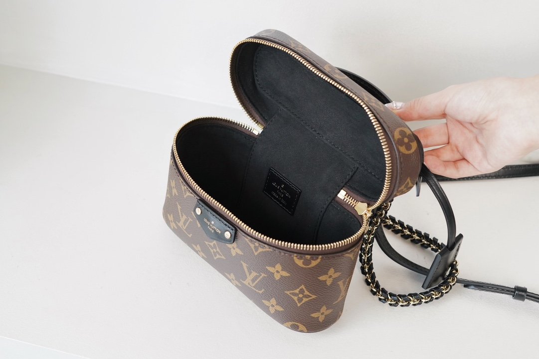LV Vanity Chain Pouch