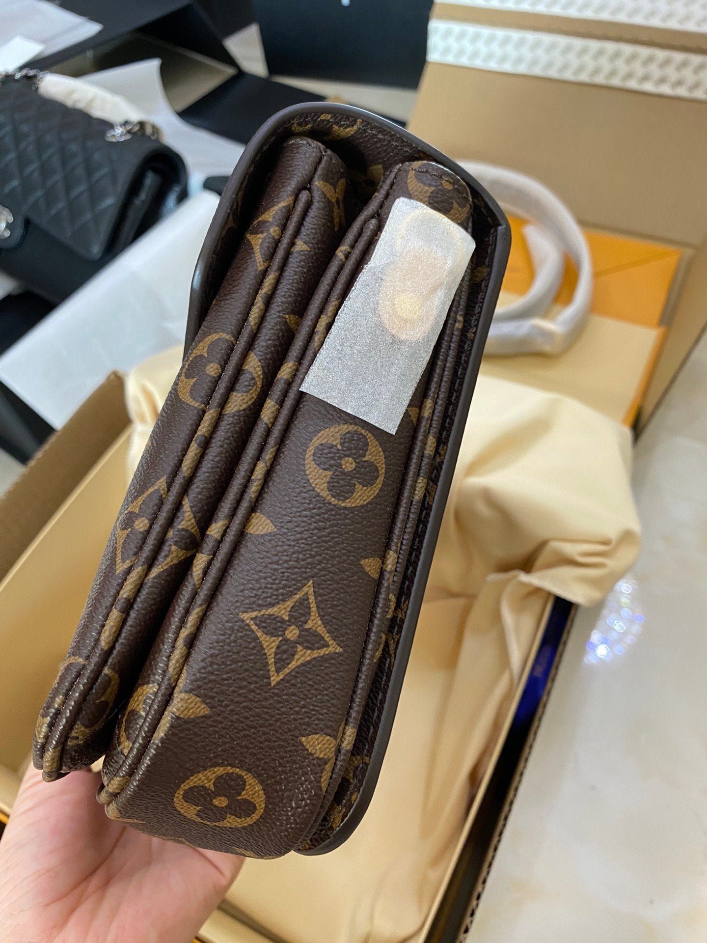 LV POCHETTE MÉTIS