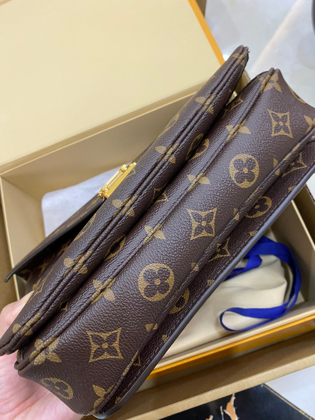 LV POCHETTE MÉTIS